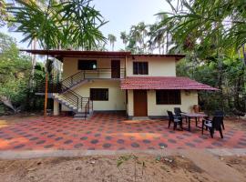 Farm Stay near Gokarna beach Bhavikodla with Kitchen, apartment in Gokarn