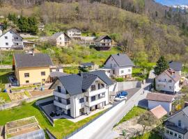 Apartments Luxury AD, huoneisto kohteessa Jesenice