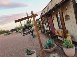 Western Tinyhouse, Ready For Summer Fun!, hotel v destinaci Apache Junction