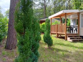 Bungalow charmant avec piscine partagée à Saint-Chéron, Bungalow in Saint-Chéron