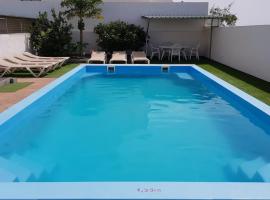 Kleine Ferienanlage mit Pool, Spielplatz & Boule im Zentrum, alloggio vicino alla spiaggia a Tías