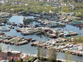 Heritage Houseboats Kashmir: Srinagar şehrinde bir tekne