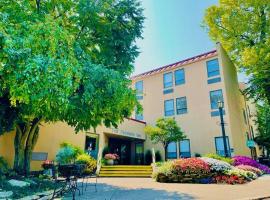 The Fountain Inn, hotel na praia em Lakeside