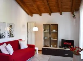 CA' GIALLA 5 - sul Lago di Lugano, balcone e parcheggio -