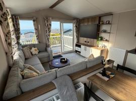 Sea La Vie Lodge, hytte i New Quay