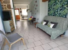 Gite Le cheval blanc au centre de Carrouges, hotell sihtkohas Carrouges