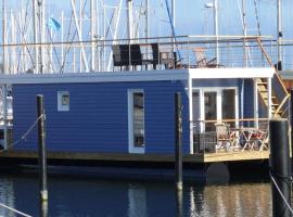 Houseboat Lasse for family, boat in Heiligenhafen