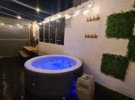 HotTub,Sauna,Massage,BBQ,Games,Beach!
