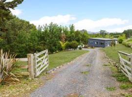 Tranquil Countryside Retreat with Modern Amenities, maison de vacances à Pokeno