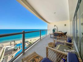 Serenity by the Sea Stunning Beachfront Condo, holiday home in Playa Encanto