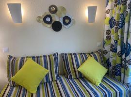 Superbe duplex les belles Rives Argentat bords Dordogne avec wifi, hotel de playa en Argentat