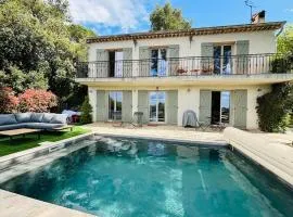 Bastide de charme sous les pins avec piscine