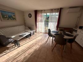 Villa les Pins, hotel in Torreilles