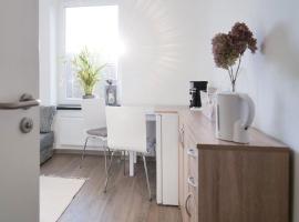 Preiswertes modernes G&auml;stezimmer mit komfortablem Bad