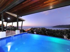 15 Kara - Luxurious Home With Million Dollar Views, hotell sihtkohas Airlie Beach