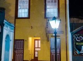 Casa Centenária localizada no calçadão de SLP, casa vacacional en São Luís do Paraitinga