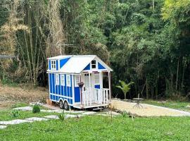 Guayabal de Síquima에 위치한 호텔 Tiny House On Wheels - Guayabal de Siquima