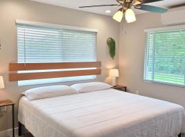 Air Conditioned! Paradise Park Brand new 2-bedroom Suite, hotel in Keaau