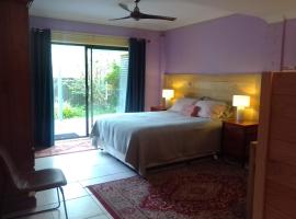 1 queen bed private bathroom own entrance, homestay ở Long Jetty