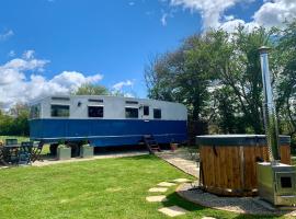 The Showman, Luxury Camper, campsite in Halford