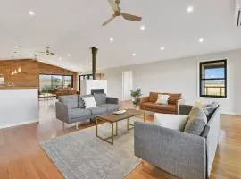 Pet-Friendly Paradise Retreat with Pizza Oven