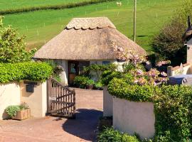 The Nest - Thatched seaside country cottage for two, holiday home in Stokeinteignhead