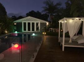 Woy Woy Staycation - Heated Pool & Hot Tub & BBQ & Pizza Oven & Arcade Game & Pool Table โรงแรมในวอยวอย