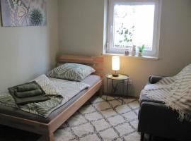 #3 Gemütliches ruhiges Zimmer Gartenblick, Gemeinschaftsbad W-Lan Airport nah gelegen mit Late Night Check in Haus Nr 9,5