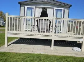 Premium Caravan - Sleeps 6 - Parking - Pool