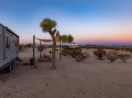 JT Village Campground - Casa Pequena, hotel i Joshua Tree