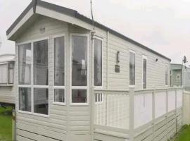 Luxury 2 Bed Caravan Heacham Beach Pets go Free, hotel in Hunstanton