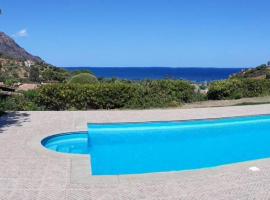 Foxi Manna, House in front of the sea with pool – hotel w mieście Marina di Gairo