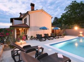 Villa Ana-Marija with pool & panoramic nature views, khách sạn ở Nedeščina