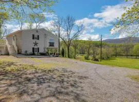 Riverside Serenity- A Picturesque Retreat cottage