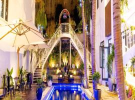 Căn villa Homestay 12 phòng ngủ - bể bơi - Trung tâm Bãi Cháy, hotel in Ha Long