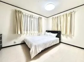 年末セール Direct access to each spot Near by Station 9mins to Ikebukuro 10mins to Ueno 13mins to Shinjuku Whole House 3 Bedrooms Max for 8