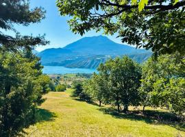 L'Eden des Grisons，Le Sauze-du-lac的B&B