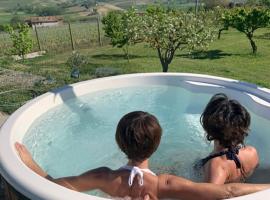Villa Luxury Vista Vigneti-Piscina Privata, hotel in Agliano Terme