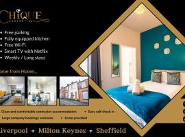 Sheffield Contractors Stays- Sleeps 6, 3 bed 3 bath house. Managed by Chique Properties Ltd, semesterhus i Brightside
