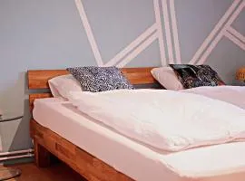 Colourful 2.5 Bedroom With Large Balcony & Garden.