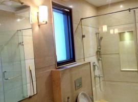 Luxury Flat, lägenhet i Faridabad