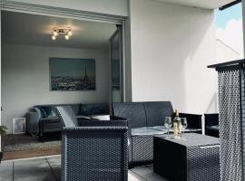 Viesnīca Terrace Apartment with Free Parking, Metro Malakoff, Near Paris pilsētā Malakofa