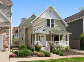 Charming Cottage Prime Location 3BR, hotel in South Haven