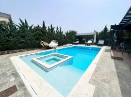 Luxe Two Bedroom Villa with Private Pool by Olivujoj