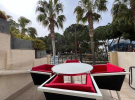 Appartement sur la Pinède à Juan les pins, khách sạn ở Antibes