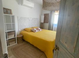 Entre les Alpilles et le Luberon 3 chambres 10 pers, хотел в Кавайон