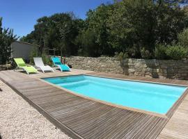Villa avec piscine dans la garrigue entre Narbonne et Méditerranée, hotel in Armissan