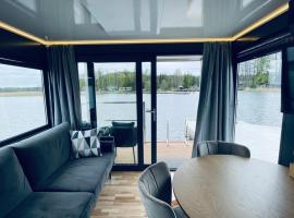 Houseboat - przystań jachtowa Mazurski Raj – apartament w mieście Ruciane-Nida