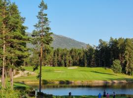 Vrådal Golf Clubhouse With Views Of The First Tee!, apartamento en Vradal