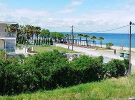 sea breeze epivates – hotel w mieście Neoi Epivates